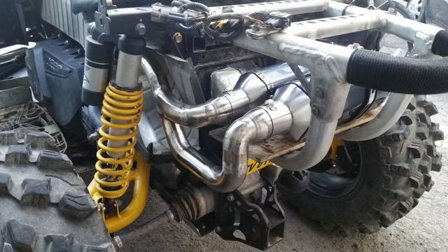 Sistem de evacuare sudat pe ATV, detaliu